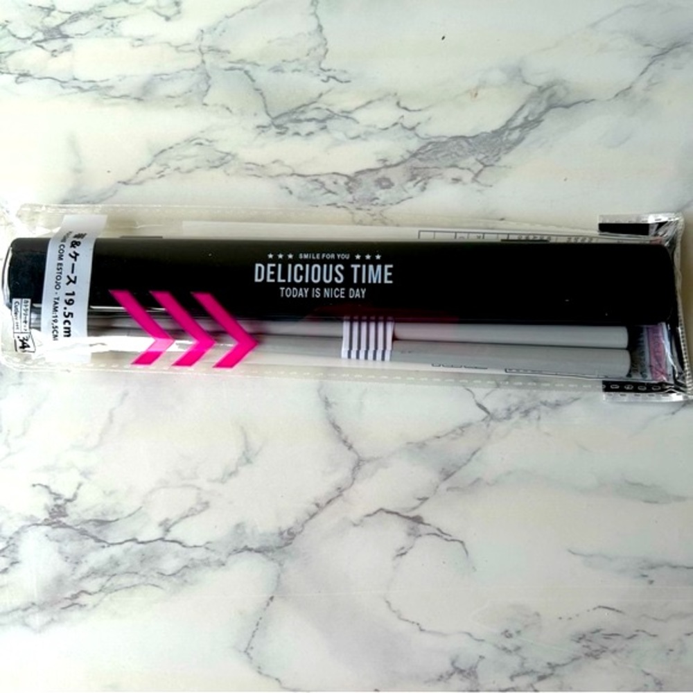 Chopsticks Set with a Black Case. NWT